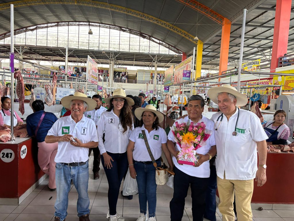 Armando Massé recorre Caylloma y Castilla en su visita a Arequipa  